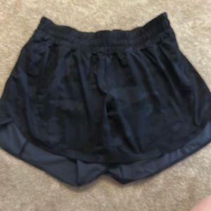 Lululemon Tracker Short V *4 inch